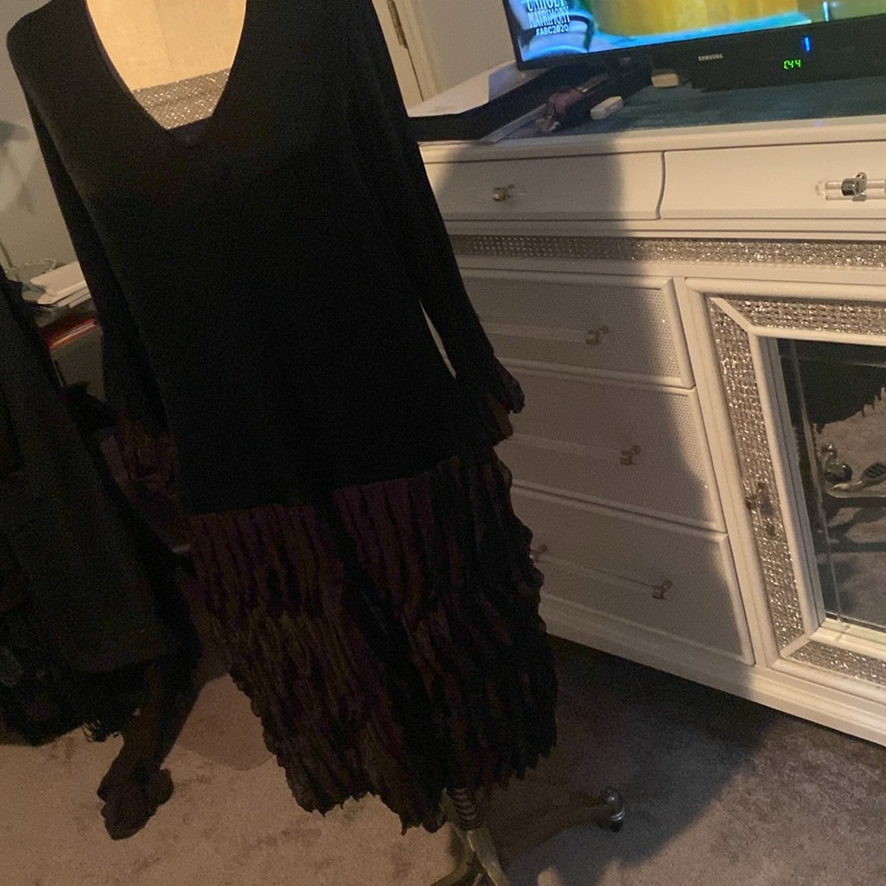 Black unique dress with vertical ruffled bottom size XL versatile  and sexy 🖤